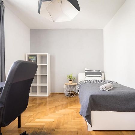 Oomph Warsaw Central 3-Bedroom Flat Bagian luar foto