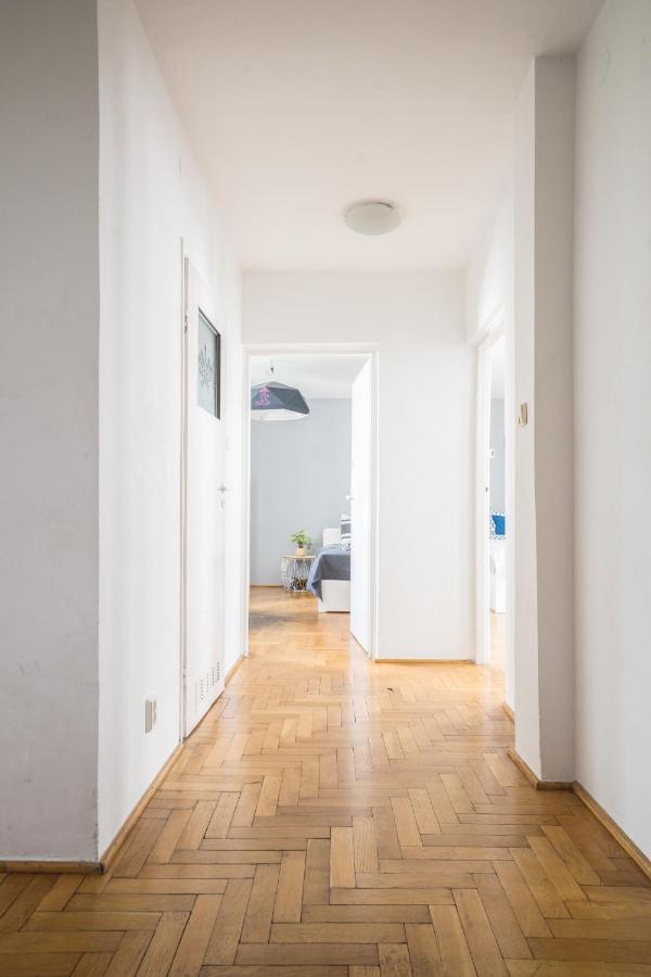 Oomph Warsaw Central 3-Bedroom Flat Bagian luar foto
