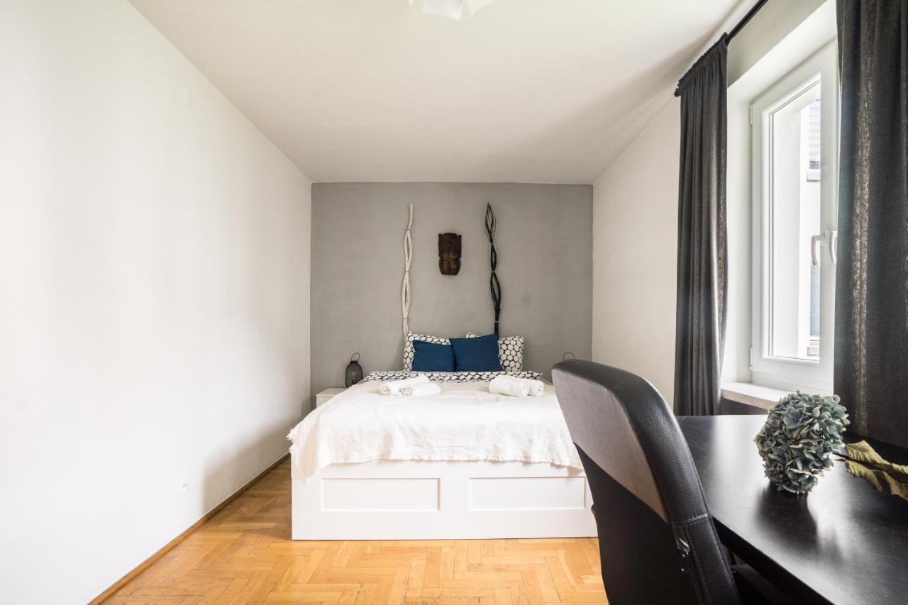 Oomph Warsaw Central 3-Bedroom Flat Bagian luar foto