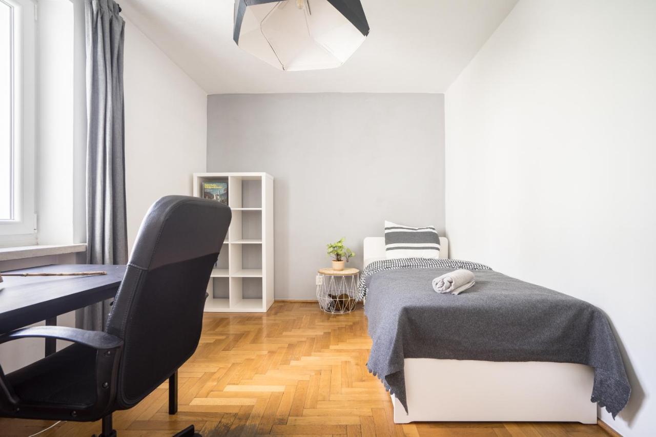 Oomph Warsaw Central 3-Bedroom Flat Bagian luar foto