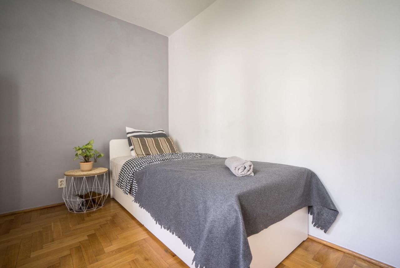 Oomph Warsaw Central 3-Bedroom Flat Bagian luar foto